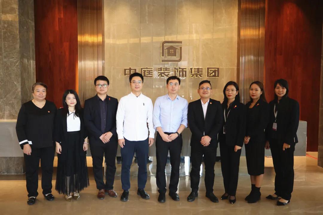 兩新黨建丨青秀區(qū)組織部、兩新組織黨工委領(lǐng)導(dǎo)到集團(tuán)調(diào)研并指導(dǎo)黨建工作
